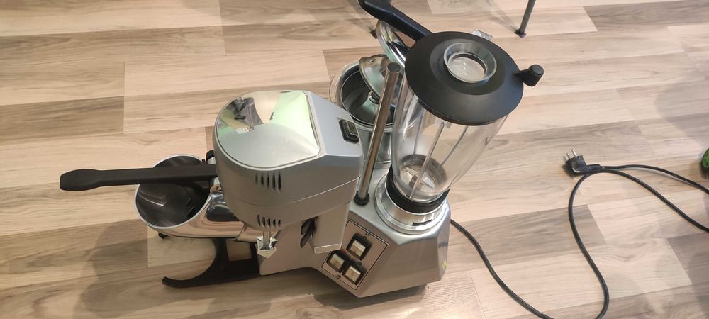 Групобар на фирма "Macap"