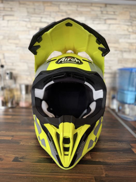 Мото корс каска Airoh Striker XXX Yellow Matt