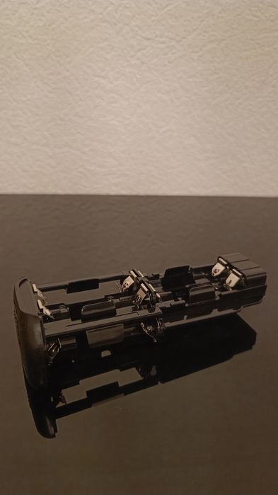 Продам батарейный грип BG-E14H