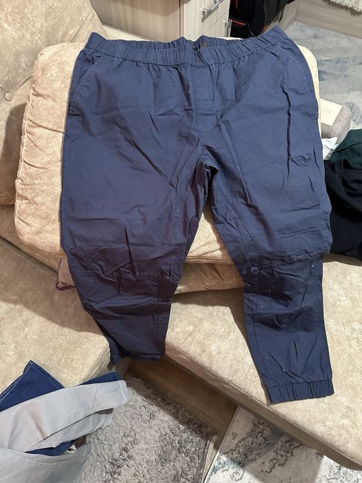 Продам джинсы и штаны.