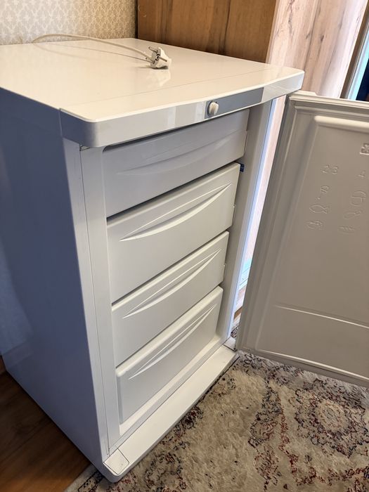 Морозильная камера Indesit