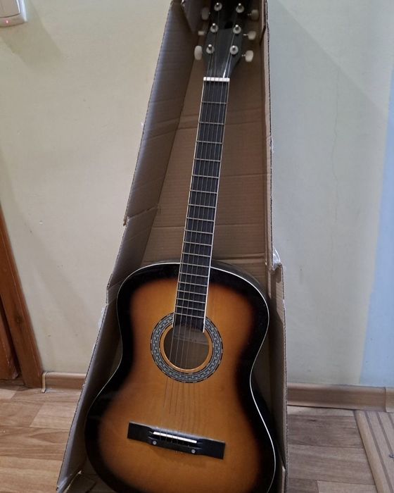 Продам акустическую гитару agnetha классика