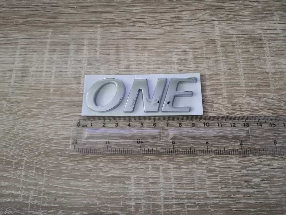 сребриста емблема MINI One