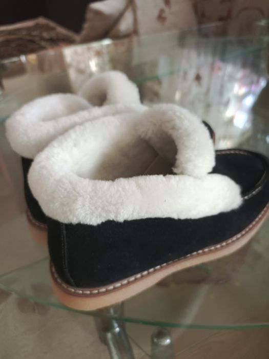 Продам женскую обувь.