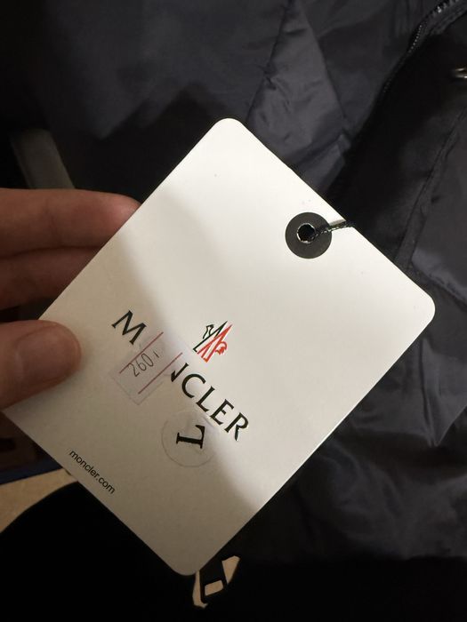 Kurtka moncler L razmer