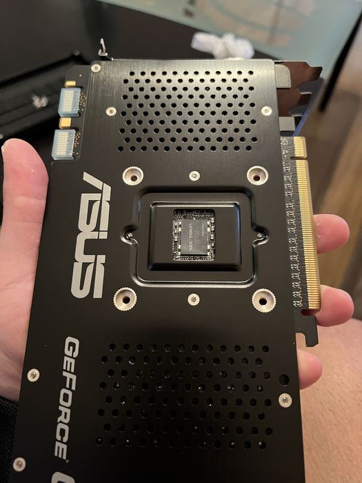 Видео карта GPU ASUS GTX570 DirectCU II 1.28GB GDDR5 320bit КАТО НОВА