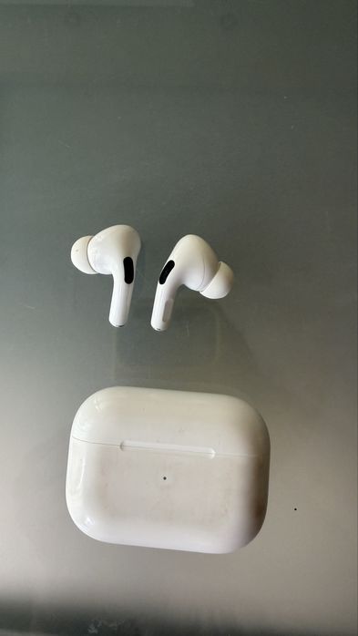 AirPods Pro 1-во поколение – работи само дясната слушалка – €20