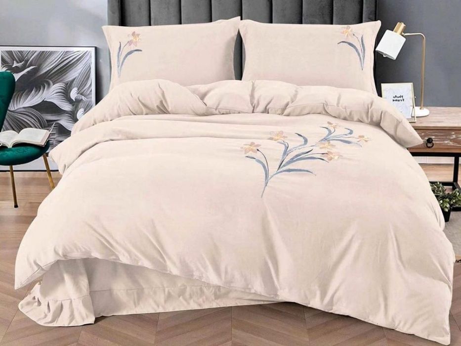 Lenjerie catifea brodata