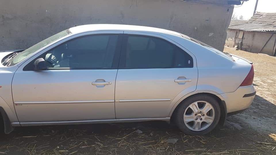 Vând sau dezmembrez