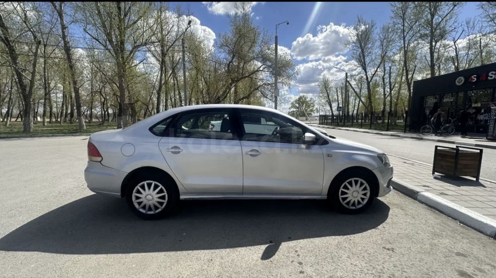 Продам Volkswagen Polo 2013, автомат