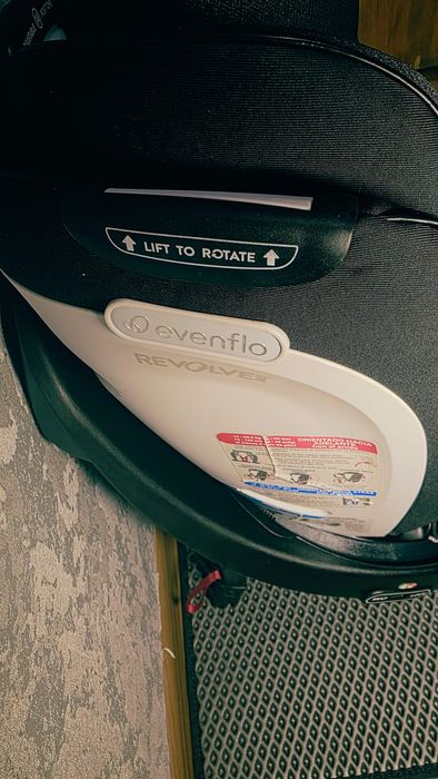 Поворотное автокресло Evenflo Revolve 360 (США) – Состояние отличное!