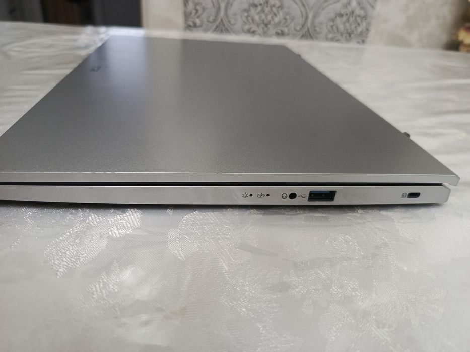 Acer i3 12-gen U