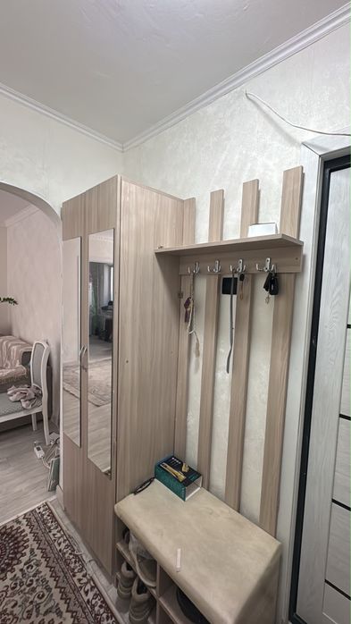 Шкаф с вешалкой в прихожую