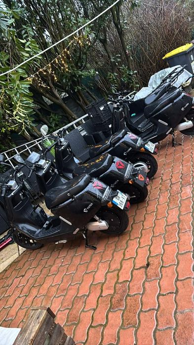 Vând scutere electrice de 50cc și 125cc