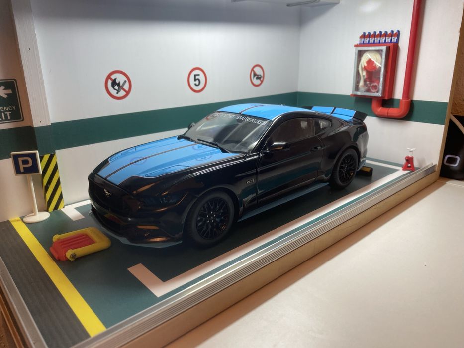 1/18 Autoworld Ford Mustang GT Petty's Garage