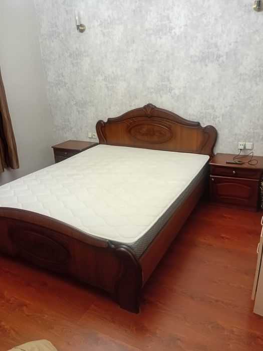 Кровать с матрасом