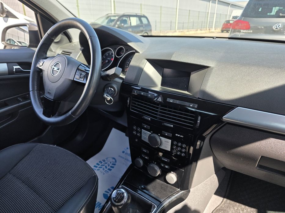 Opel Astra H - 1.6i 116CP - Xenon * Climatronic * Semi-Piele