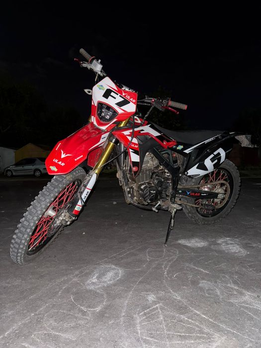Продам  мотоцикл ULAR F7