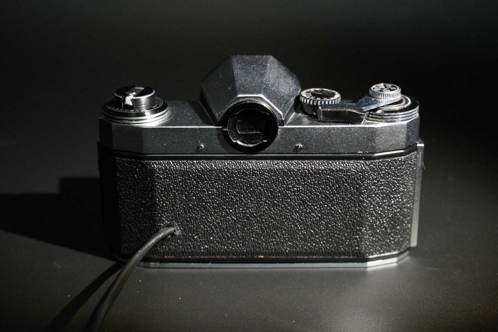 Lampă vintage din aparat foto Praktica SLR