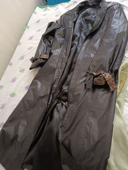 Продаю женский плащ