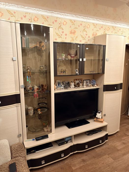 Стенка б/у в хорошем состоянии