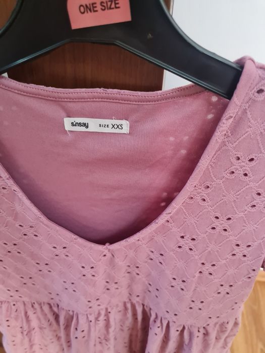 Vând rochii tot ce este în imagine 100 de lei