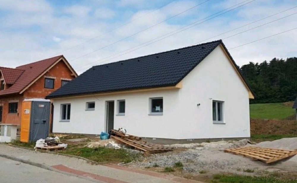 Vând case pe structura metalica