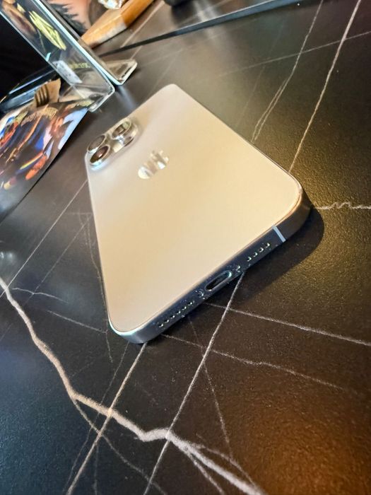 iPhone 15 pro max 256 GB natural titanium