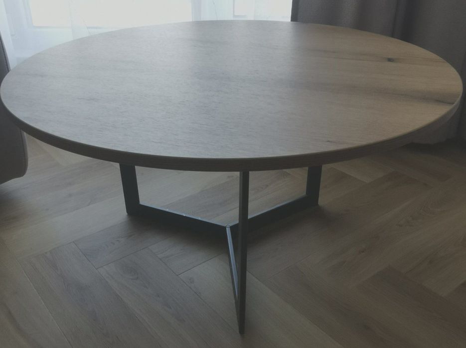 Кръгла холна масичка с дървесен десен