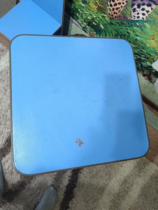 Продаю столик и два стульчика