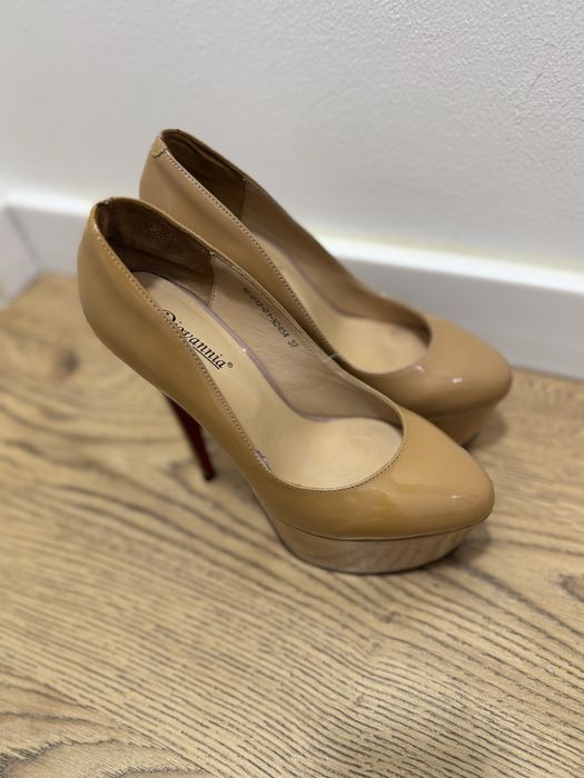 Pantofi tocuri înalte