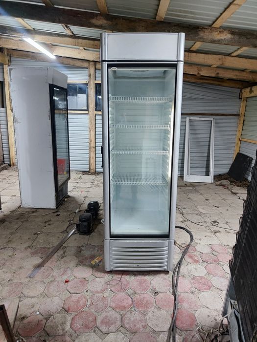Продам витринный холодильники