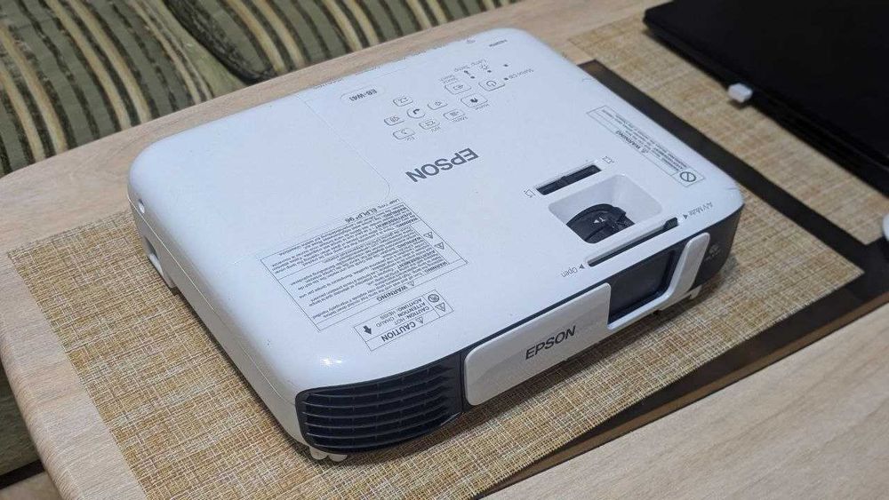 Проектор Epson EB-W41 в идеальном состоянии