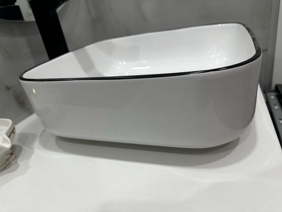 Раковину в виде чаши