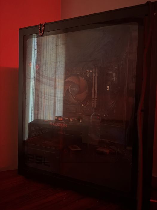 Продавам омен компютер с MSI монитор