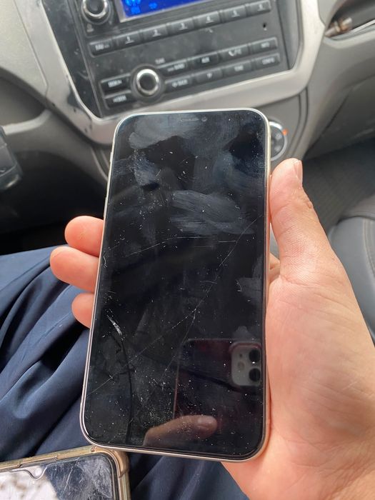Продам iPhone 11