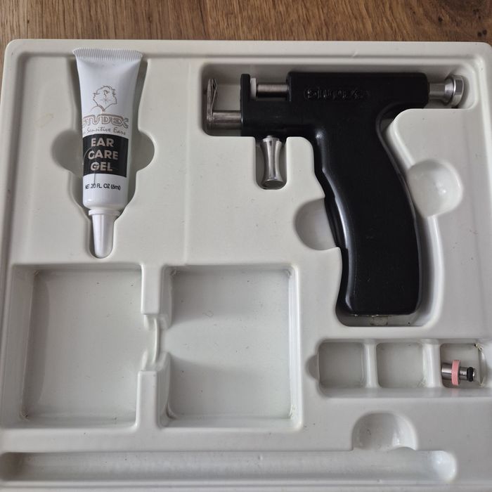 Пистолет за пробиване на уши STUDEX