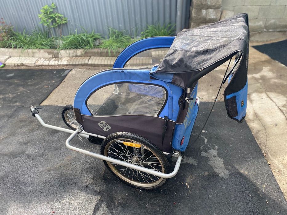 Продам коляску для детей на велосипед