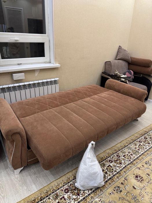 Продам диван раскладной, два кресла, с подушками