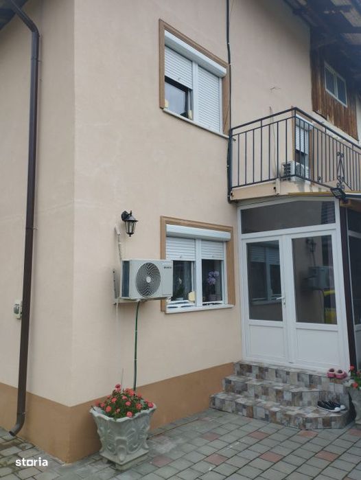 Vand casa complet utilata ,zona Damila