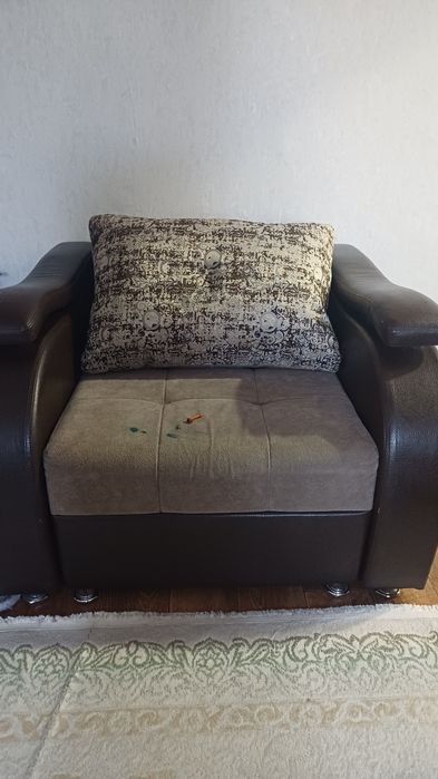 Диван и кресло..