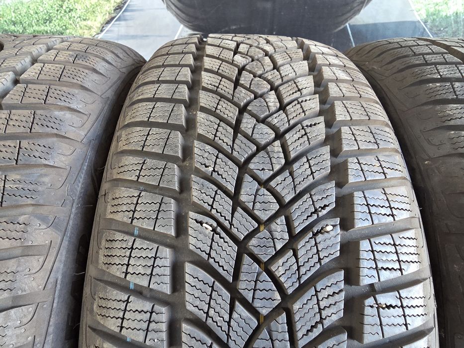 225/45/17 Goodyear 4бр