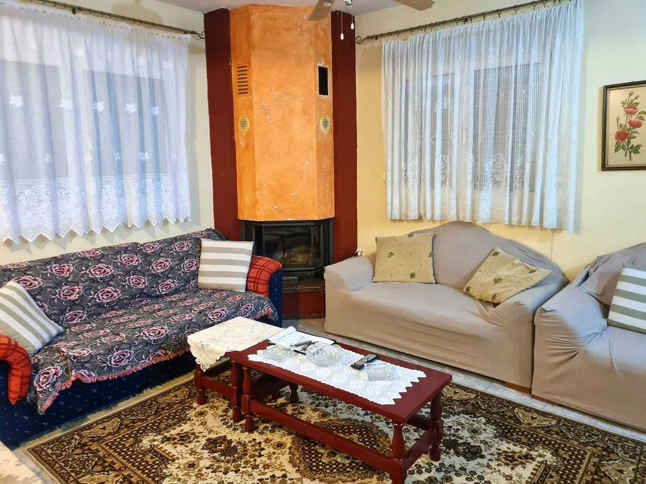 Продава се къща на две нива 90м2 и двор 220м2 в Паралия Врасна, Гърция