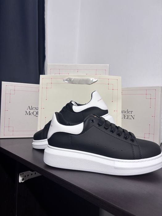 Alexander McQueen White-Black