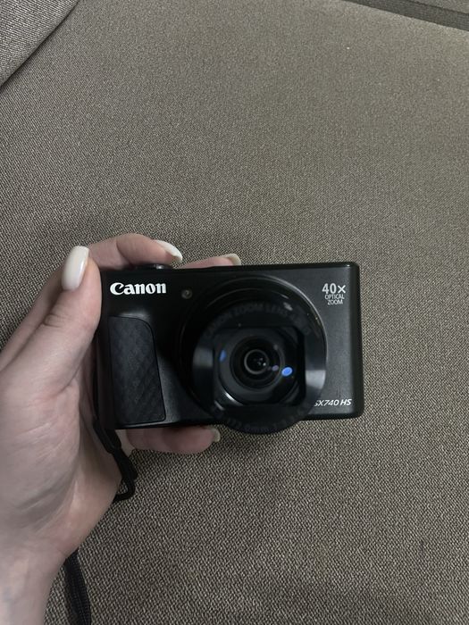 Продам камеру Canon sx740hs