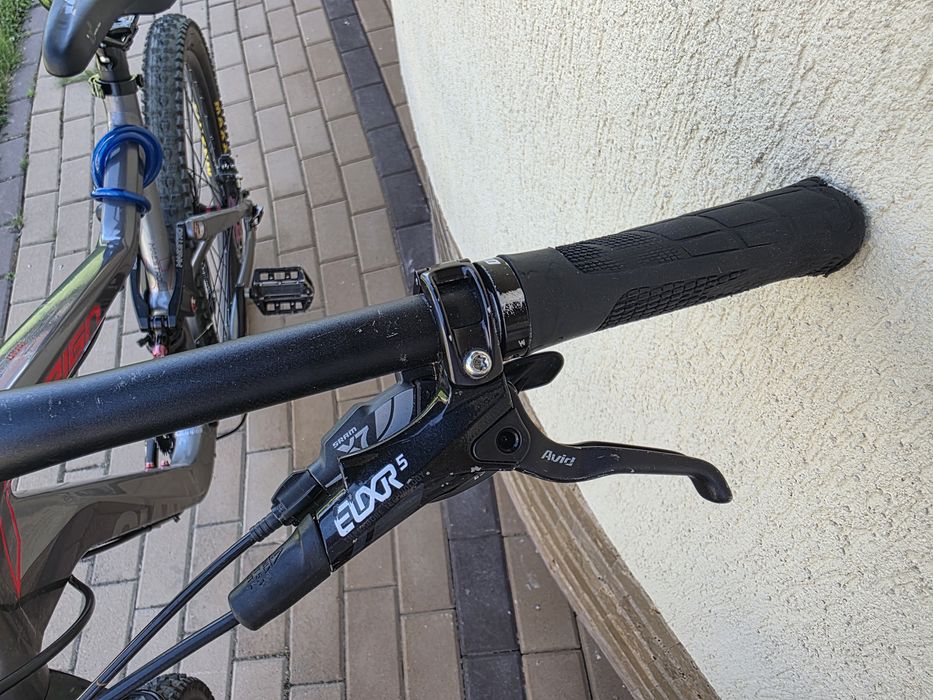 Bicicleta full suspension Giant X1