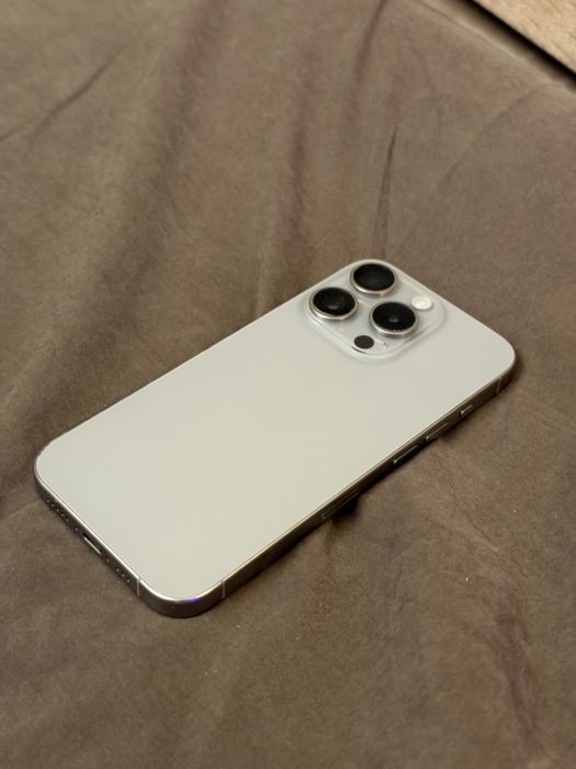 iPhone 15 Pro 256gb (83% акб)