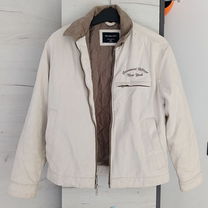 Jachetă originală Abercrombie & Fitch mărimea XS – Stil Bomber Bej cu guler raiat