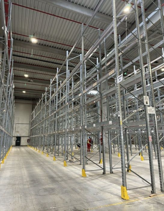 Vând rafturi metalice profesinale reglabile