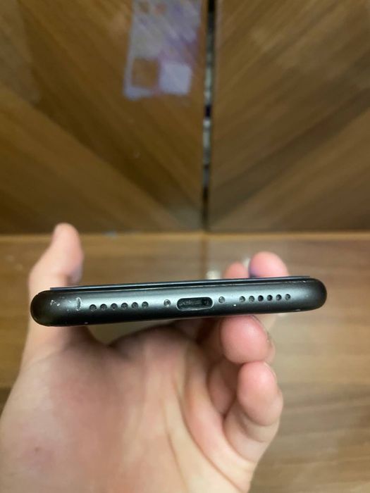 Айфон 11 в черном